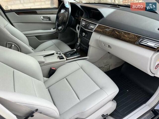 Черный Мерседес Е-Класс, объемом двигателя 2.14 л и пробегом 250 тыс. км за 10700 $, фото 17 на Automoto.ua
