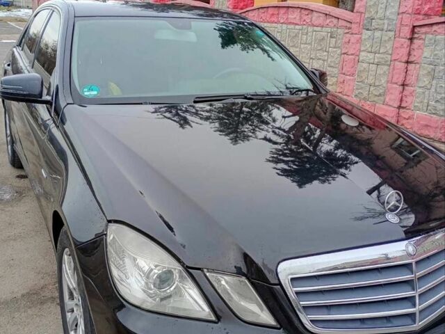 Черный Мерседес Е-Класс, объемом двигателя 1.8 л и пробегом 250 тыс. км за 8700 $, фото 1 на Automoto.ua