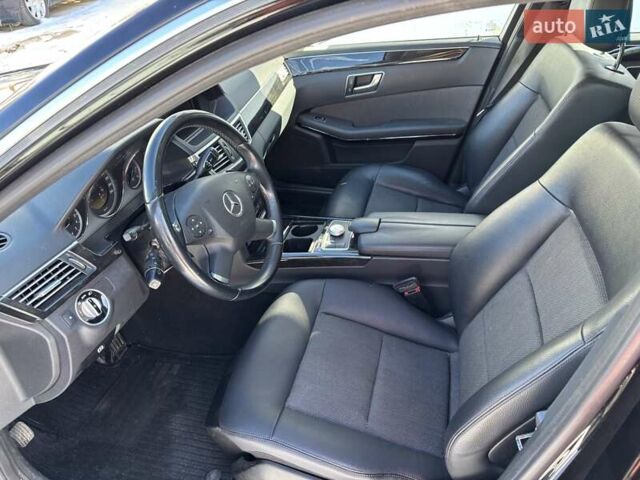 Черный Мерседес Е-Класс, объемом двигателя 2.1 л и пробегом 362 тыс. км за 13000 $, фото 12 на Automoto.ua