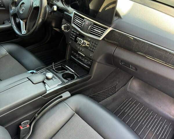 Чорний Мерседес Е-Клас, об'ємом двигуна 2.2 л та пробігом 308 тис. км за 13500 $, фото 12 на Automoto.ua