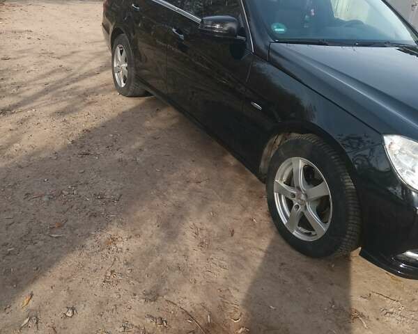 Черный Мерседес Е-Класс, объемом двигателя 2.14 л и пробегом 400 тыс. км за 12300 $, фото 2 на Automoto.ua