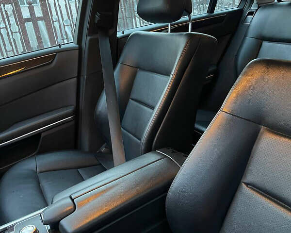 Черный Мерседес Е-Класс, объемом двигателя 2.2 л и пробегом 212 тыс. км за 11500 $, фото 7 на Automoto.ua