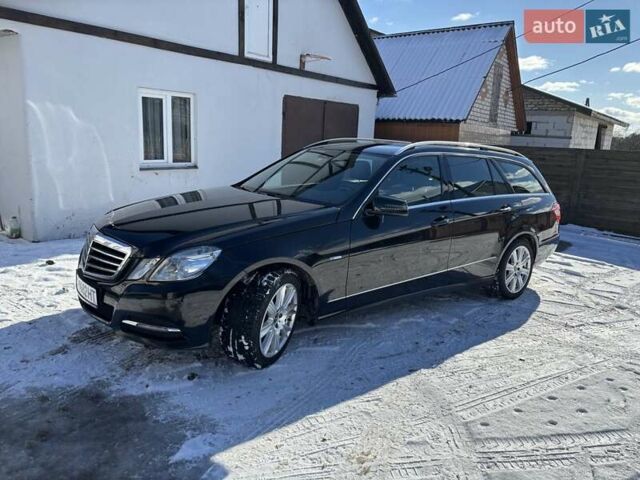 Черный Мерседес Е-Класс, объемом двигателя 2.1 л и пробегом 362 тыс. км за 13000 $, фото 5 на Automoto.ua