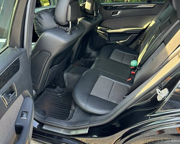 Чорний Мерседес Е-Клас, об'ємом двигуна 2.2 л та пробігом 308 тис. км за 13500 $, фото 5 на Automoto.ua