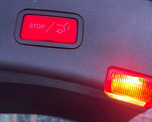 Черный Мерседес Е-Класс, объемом двигателя 2.2 л и пробегом 212 тыс. км за 11500 $, фото 12 на Automoto.ua