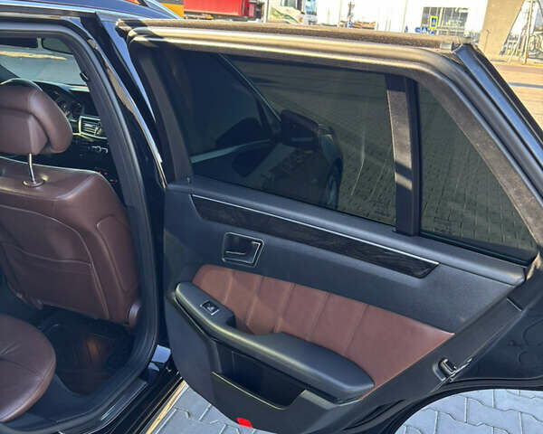 Черный Мерседес Е-Класс, объемом двигателя 2.14 л и пробегом 293 тыс. км за 14900 $, фото 12 на Automoto.ua