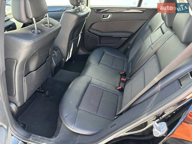 Черный Мерседес Е-Класс, объемом двигателя 2.1 л и пробегом 362 тыс. км за 13000 $, фото 9 на Automoto.ua