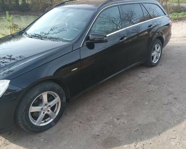 Черный Мерседес Е-Класс, объемом двигателя 2.14 л и пробегом 400 тыс. км за 12300 $, фото 4 на Automoto.ua