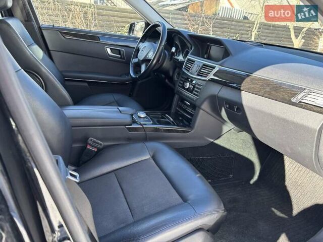 Черный Мерседес Е-Класс, объемом двигателя 2.1 л и пробегом 362 тыс. км за 13000 $, фото 7 на Automoto.ua