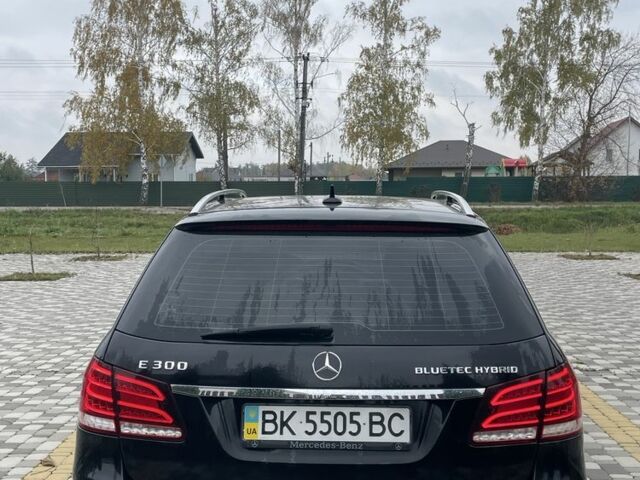 Мерседес Е-Клас 2013 у Василькове на Automoto.ua Чорний Мерседес Е-Клас, об'ємом двигуна 2.1 л та пробігом 300 тис. км за 13999 $, фото 4 на Automoto.ua