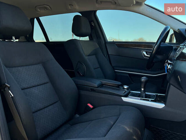 Чорний Мерседес Е-Клас, об'ємом двигуна 2.2 л та пробігом 260 тис. км за 11999 $, фото 17 на Automoto.ua