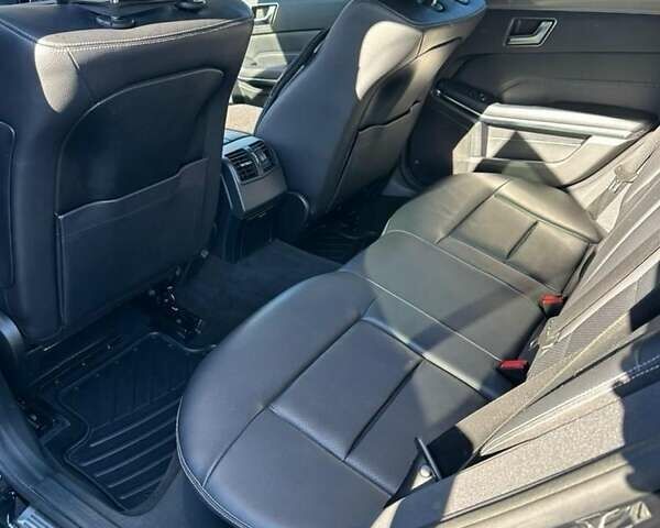 Черный Мерседес Е-Класс, объемом двигателя 2.1 л и пробегом 350 тыс. км за 15000 $, фото 1 на Automoto.ua