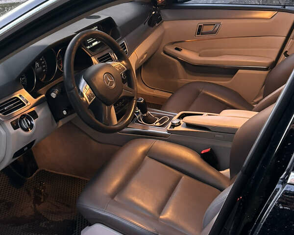 Черный Мерседес Е-Класс, объемом двигателя 2.14 л и пробегом 422 тыс. км за 14000 $, фото 4 на Automoto.ua