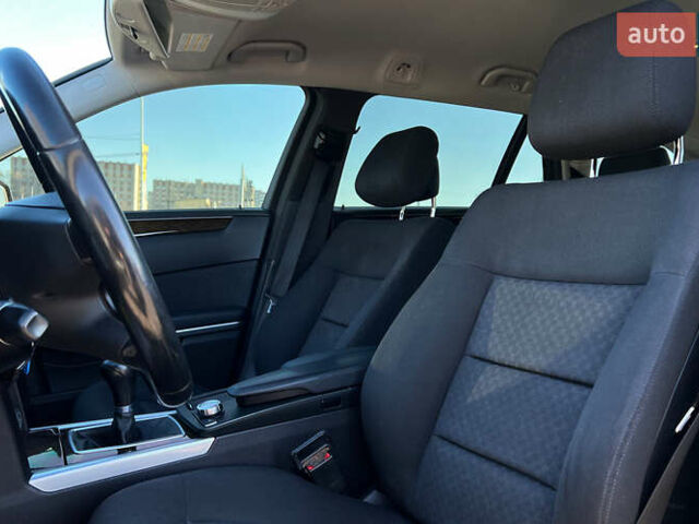 Чорний Мерседес Е-Клас, об'ємом двигуна 2.2 л та пробігом 260 тис. км за 11999 $, фото 6 на Automoto.ua