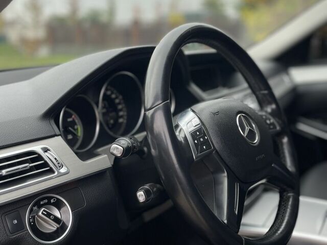 Мерседес Е-Клас 2013 у Василькове на Automoto.ua Чорний Мерседес Е-Клас, об'ємом двигуна 2.1 л та пробігом 300 тис. км за 13999 $, фото 8 на Automoto.ua