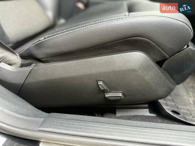 Черный Мерседес Е-Класс, объемом двигателя 2.2 л и пробегом 412 тыс. км за 9999 $, фото 19 на Automoto.ua