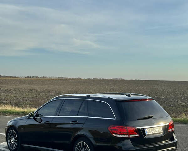 Черный Мерседес Е-Класс, объемом двигателя 2.2 л и пробегом 320 тыс. км за 13900 $, фото 2 на Automoto.ua