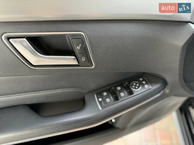 Черный Мерседес Е-Класс, объемом двигателя 2.2 л и пробегом 412 тыс. км за 9999 $, фото 34 на Automoto.ua