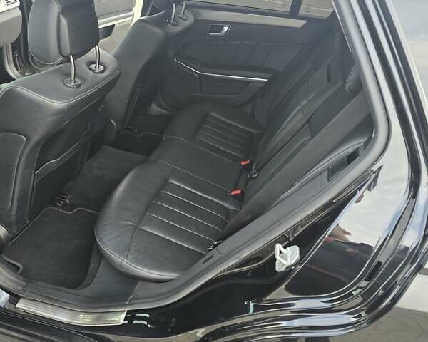 Черный Мерседес Е-Класс, объемом двигателя 2.1 л и пробегом 285 тыс. км за 15900 $, фото 22 на Automoto.ua