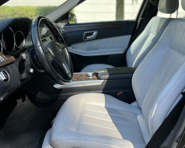 Черный Мерседес Е-Класс, объемом двигателя 2.2 л и пробегом 317 тыс. км за 15400 $, фото 20 на Automoto.ua