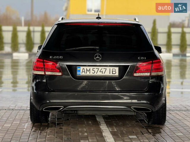 Черный Мерседес Е-Класс, объемом двигателя 2.2 л и пробегом 412 тыс. км за 9999 $, фото 6 на Automoto.ua