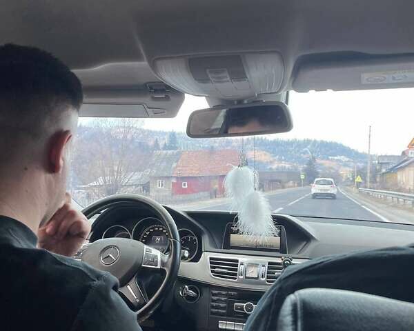 Черный Мерседес Е-Класс, объемом двигателя 2.1 л и пробегом 285 тыс. км за 15900 $, фото 11 на Automoto.ua