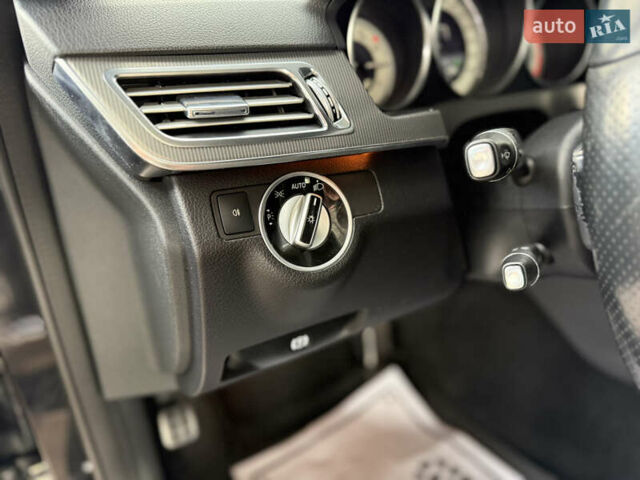 Черный Мерседес Е-Класс, объемом двигателя 2.2 л и пробегом 412 тыс. км за 9999 $, фото 32 на Automoto.ua