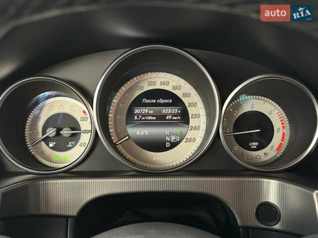 Черный Мерседес Е-Класс, объемом двигателя 2.2 л и пробегом 412 тыс. км за 9999 $, фото 31 на Automoto.ua