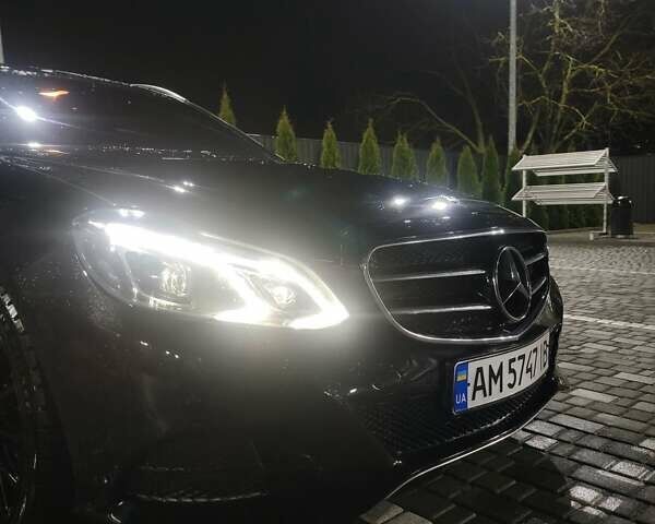 Черный Мерседес Е-Класс, объемом двигателя 2.14 л и пробегом 414 тыс. км за 14000 $, фото 10 на Automoto.ua