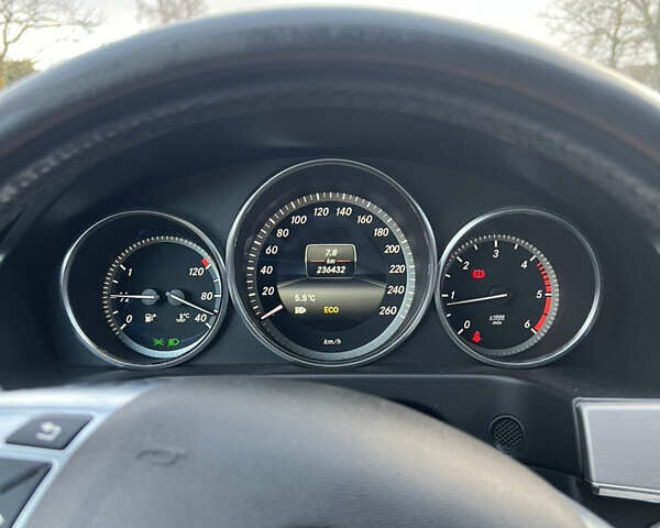 Чорний Мерседес Е-Клас, об'ємом двигуна 2.2 л та пробігом 235 тис. км за 10714 $, фото 10 на Automoto.ua