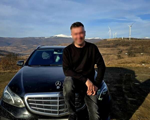 Черный Мерседес Е-Класс, объемом двигателя 2.1 л и пробегом 285 тыс. км за 15900 $, фото 8 на Automoto.ua