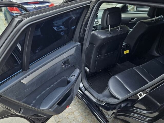 Черный Мерседес Е-Класс, объемом двигателя 2 л и пробегом 287 тыс. км за 9300 $, фото 3 на Automoto.ua