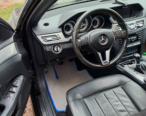 Черный Мерседес Е-Класс, объемом двигателя 2.14 л и пробегом 328 тыс. км за 14800 $, фото 1 на Automoto.ua