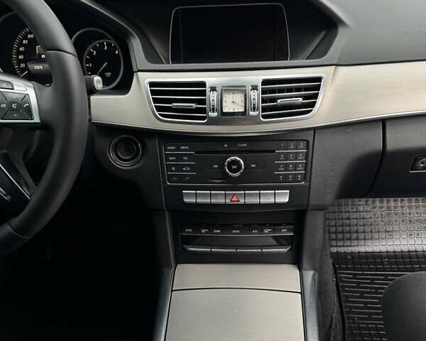 Черный Мерседес Е-Класс, объемом двигателя 2.14 л и пробегом 429 тыс. км за 14500 $, фото 44 на Automoto.ua