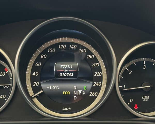 Чорний Мерседес Е-Клас, об'ємом двигуна 2.15 л та пробігом 310 тис. км за 12300 $, фото 40 на Automoto.ua