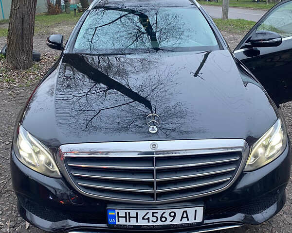 Черный Мерседес Е-Класс, объемом двигателя 1.95 л и пробегом 240 тыс. км за 18500 $, фото 1 на Automoto.ua