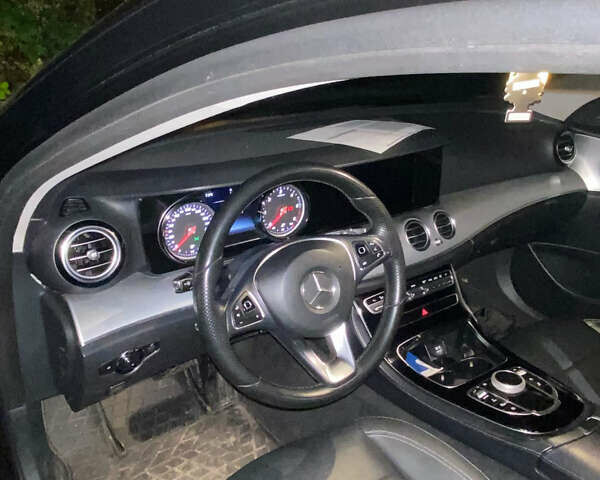 Черный Мерседес Е-Класс, объемом двигателя 1.95 л и пробегом 240 тыс. км за 18500 $, фото 12 на Automoto.ua