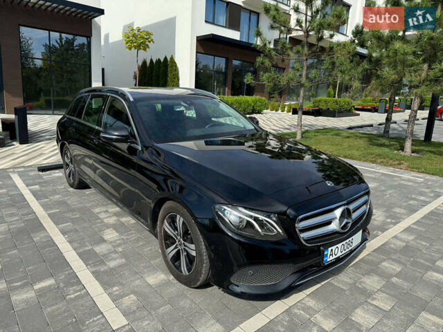 Черный Мерседес Е-Класс, объемом двигателя 1.95 л и пробегом 202 тыс. км за 25500 $, фото 2 на Automoto.ua