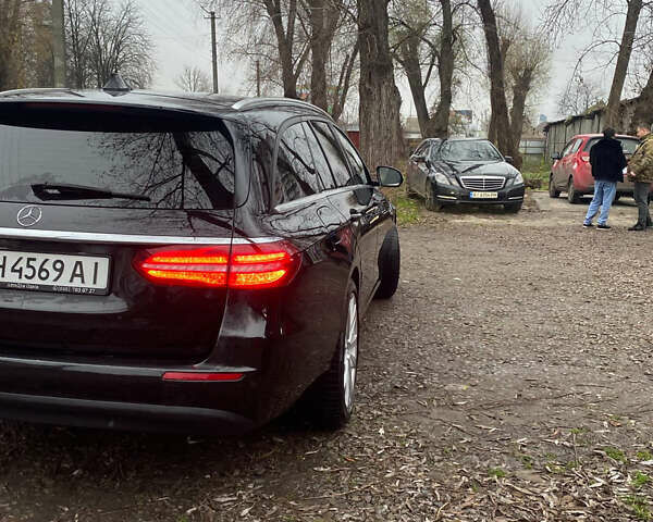 Черный Мерседес Е-Класс, объемом двигателя 1.95 л и пробегом 240 тыс. км за 18500 $, фото 3 на Automoto.ua