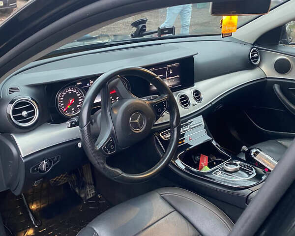 Черный Мерседес Е-Класс, объемом двигателя 1.95 л и пробегом 240 тыс. км за 18500 $, фото 9 на Automoto.ua