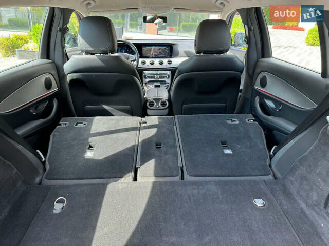 Черный Мерседес Е-Класс, объемом двигателя 1.95 л и пробегом 202 тыс. км за 25500 $, фото 12 на Automoto.ua