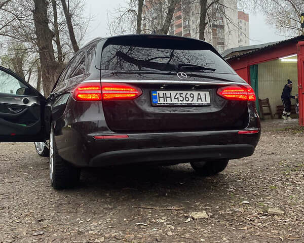 Черный Мерседес Е-Класс, объемом двигателя 1.95 л и пробегом 240 тыс. км за 18500 $, фото 2 на Automoto.ua