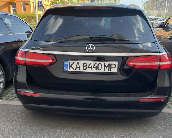 Чорний Мерседес Е-Клас, об'ємом двигуна 2 л та пробігом 265 тис. км за 17500 $, фото 9 на Automoto.ua