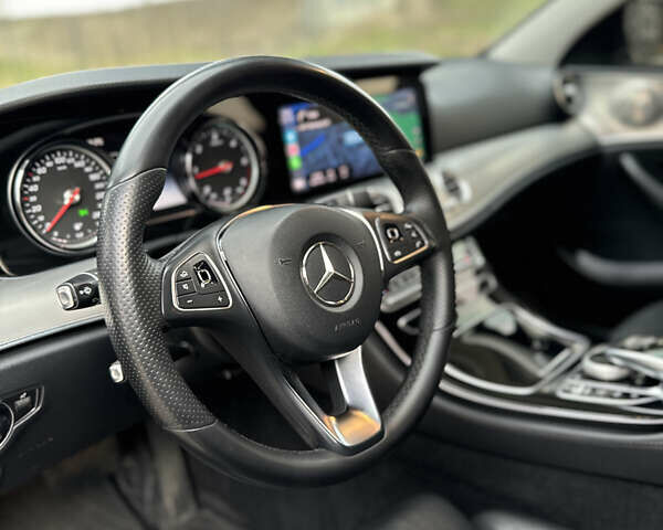 Черный Мерседес Е-Класс, объемом двигателя 1.95 л и пробегом 327 тыс. км за 20450 $, фото 17 на Automoto.ua