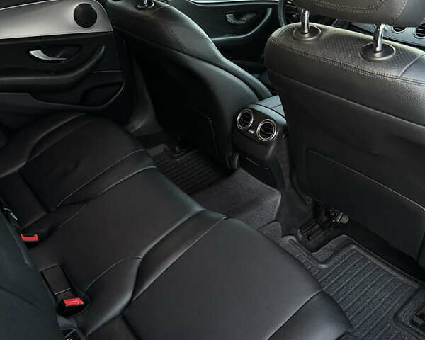 Черный Мерседес Е-Класс, объемом двигателя 1.95 л и пробегом 470 тыс. км за 17000 $, фото 22 на Automoto.ua