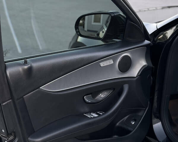 Черный Мерседес Е-Класс, объемом двигателя 1.95 л и пробегом 470 тыс. км за 17000 $, фото 15 на Automoto.ua