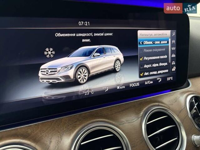 Черный Мерседес Е-Класс, объемом двигателя 1.95 л и пробегом 123 тыс. км за 35400 $, фото 6 на Automoto.ua
