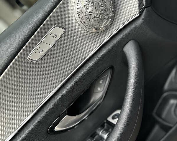 Черный Мерседес Е-Класс, объемом двигателя 1.95 л и пробегом 327 тыс. км за 20450 $, фото 16 на Automoto.ua