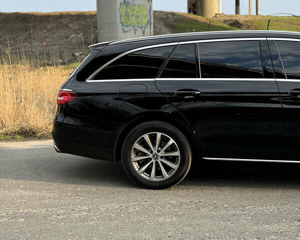 Черный Мерседес Е-Класс, объемом двигателя 1.95 л и пробегом 327 тыс. км за 20450 $, фото 5 на Automoto.ua