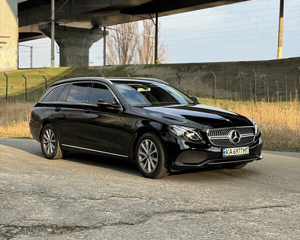 Черный Мерседес Е-Класс, объемом двигателя 1.95 л и пробегом 327 тыс. км за 20450 $, фото 3 на Automoto.ua